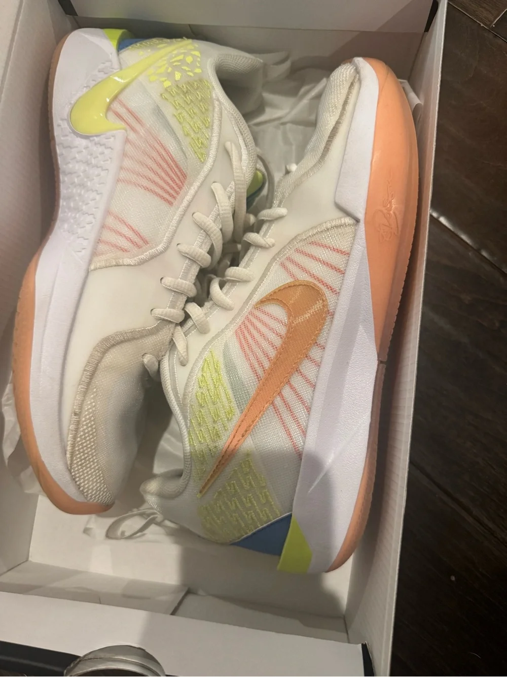Sabrina 2 SE boys basketball shoes size 6